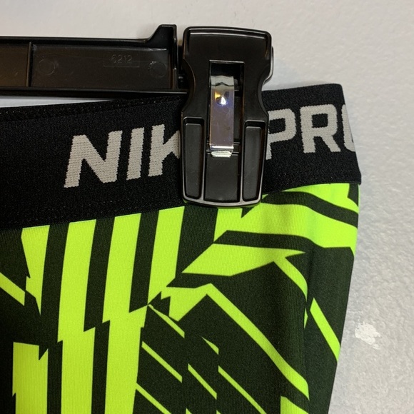 NIKE PRO DRI FIT CROP*** - Picture 3 of 8